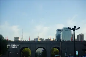 西安南门边有个道教圣地，里面的槐树一年开两次花，太神奇了图片