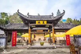 安徽有一座八卦村，被誉为中国风水第一村，众多影视剧在这里拍摄图片