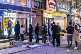 人气火爆的长春市桂林路美食文化一条街图片