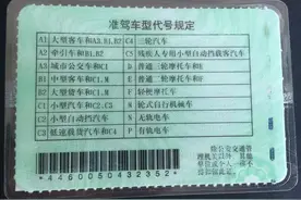 想骑摩托车出行，不仅需要有车牌，这几个条件也要满足图片