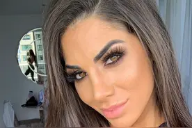 蜂腰翘臀，身材火辣。利比·鲍威尔完美身材的背后是汗水的浇灌图片