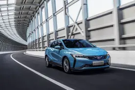 冬天开混动最靠谱，微蓝6 PHEV和卡罗拉双擎E+谁更强？图片