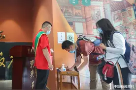 疫情下的餐饮从业者：以前累得想睡觉，如今闲下来却总失眠图片