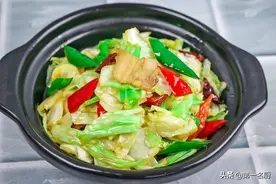 这才是砂锅手撕包菜的正确做法，脆嫩爽口，营养美味，好吃又下饭图片