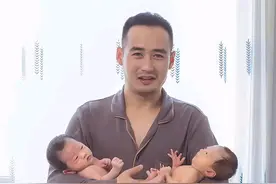 5个月产检发现问题，夫妻不忍放弃，双胞胎姐妹出生结果喜忧参半图片
