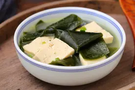 天冷了早上来碗海带豆腐汤，做法简单耗时短，口感鲜美暖胃又暖身图片