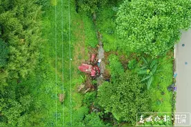保山施甸一摩托车冲下山，致3死1伤！4责任单位和2责任人受处罚图片
