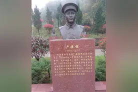 他是黄埔2期插班生，曾领导秋收起义，一手教出23位开国元勋图片