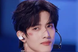 傻帅锦鲤甘望星的包装出道史图片