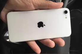 被捧上天的iPhone SE2，为何现在降价也卖不动了？图片