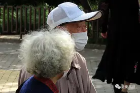 一个老记者镜头下的京城老夫老妻图片