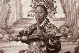 1966年，李莲英的墓被挖开，棺椁内的情形让考古人员吓得头皮发麻图片