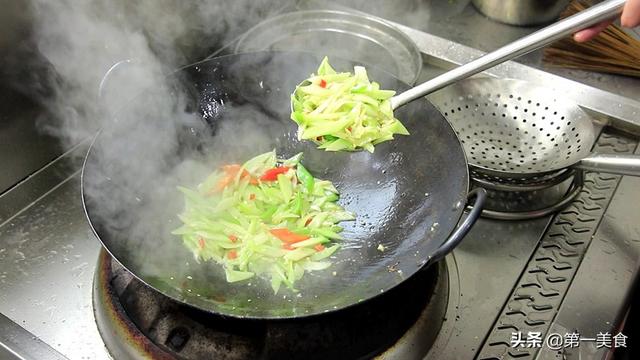 大厨分享佛手瓜的家常做法，清淡又爽口的素菜小炒，下饭农家菜