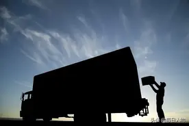 掉线频繁，出故障难自证，困在导航盒子里的卡车司机图片