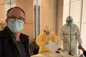 走出武汉P4实验室，世卫专家说“挺讽刺的”……图片