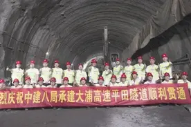 大浦高速全线连接贯通！ 中建八局“筑”力粤桂两地互联互通图片