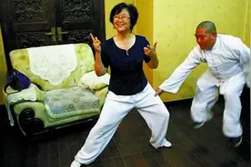 闫芳：从董事长到气功大师，被白岩松揭穿，率队拿金牌被质疑身份图片