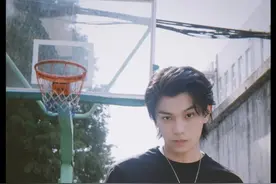 丁禹兮的日常穿搭，化身文艺男孩气质出众图片