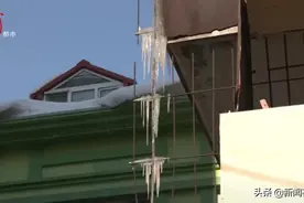 冰溜子高高挂，好似“利剑”悬在头顶！安全隐患怎样才能及时处理？图片