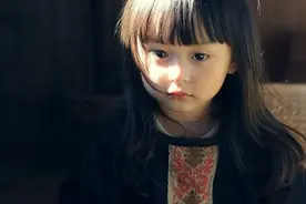 有这4个习惯，孩子会越来越丑，家长要及时纠正，别让娃长残图片