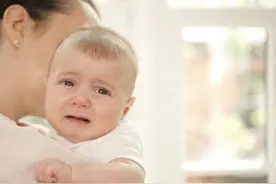 孩子看到娘，无事哭一场！真是因为妈妈惯坏了？图片