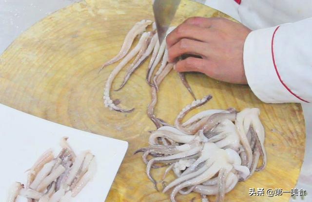 厨师长做道爆炒鱿鱼，脆嫩无腥味，几分钟做一盘，看看你也会