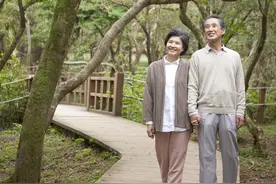 饭后散步对身体有5大益处，医生提醒：注意这几点，提高效率图片