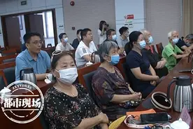 南昌：在浴室里放了个小板凳，老年人一听就明白了图片