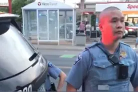 美国非裔亚裔矛盾这么大？黑人遭勒死现场，亚裔警察行为再引争议图片