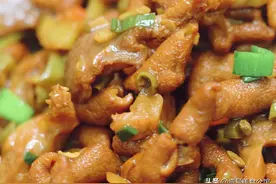 分享一款湘菜中的酸辣鸡杂，美味好吃又营养，家人都爱吃的家常菜图片