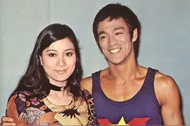 丁佩的情史往事：李小龙死在她的床上，向华强却娶她照顾一生图片