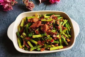 这菜，配卤牛肉简单一拌，鲜香营养，下酒下饭，我家一周连吃5餐图片