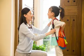 妈妈连续29天记录幼儿园接送情景，娃从哭到接受，坚持就是胜利图片