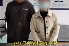 情侣骑车秀恩爱遭网友举报违反交规，警方联系处罚并批评教育图片
