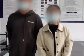 情侣骑车秀恩爱遭网友举报违反交规，警方联系处罚并批评教育图片