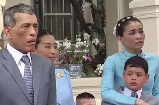 泰国最美王妃：婆婆不给王冠她戴发卡更惊艳，当嫂子还得跪小姑子