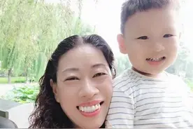 「亲子专题」孙玉荣奶奶教孙子诵读古诗词图片