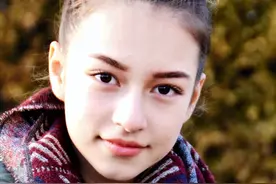 15岁就会作词作曲的中德混血美女歌手Claudia图片