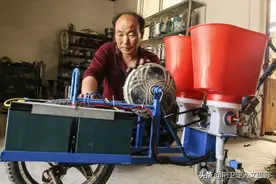 山西农民用自行车电动车改装播种机，旧物利用供不应求，看啥样图片