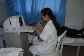 丈夫抓拍妻子顺产时3张经典照片，忍不住泪崩：母爱真的很伟大图片