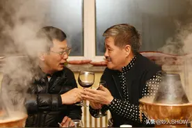 骗梁朝伟演同性恋，逼赵本山喝一百勺汤，王家卫到底多能折磨人？图片