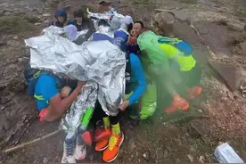 抢救最后一个白银越野赛生还者：失温致多器官受损，血糖一度低近极限值，可能没法再醒来图片