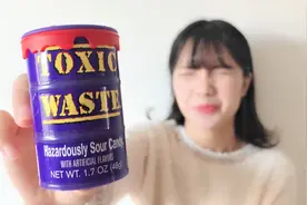 试吃世界上最酸的“核爆酸糖”，外号“有毒的废料”，这么邪乎？视频封面