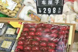 3岁女儿偷吃一颗车厘子，店员要求99一斤赔偿，宝妈的回怼太解气图片