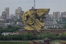 荆州“全球最大关公像”，头没了图片