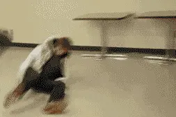 搞笑GIF：本来想来个鲤鱼打挺，没想到打到头了图片