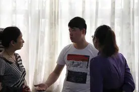 过年后幼儿园老师发的朋友圈，引起家长们“围攻”，园长：已开除图片