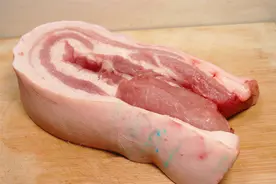 坏猪肉和鲜猪肉还分不清？只需用手压一压，就能快速分辨，很实用