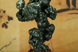 好好一块玉挖的千疮百孔，居然还拍出一亿天价！图片