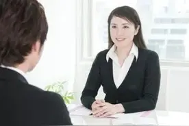 女面试官：“一分钟要到我微信，怎么做？”小伙回答，十秒就够图片